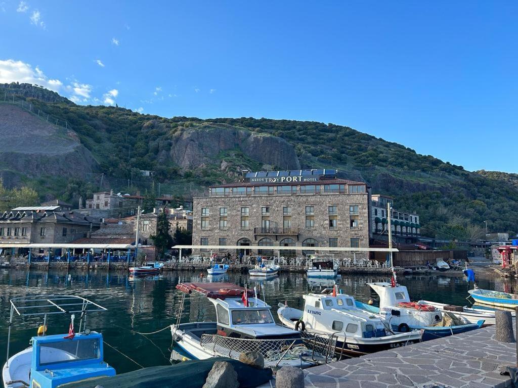 Assos Troy Port Hotel ภายนอก รูปภาพ